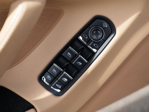 Used 2013 Porsche Panamera image 28