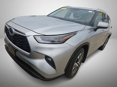 Used 2023 Toyota Highlander XLE AWD/4WD image 1