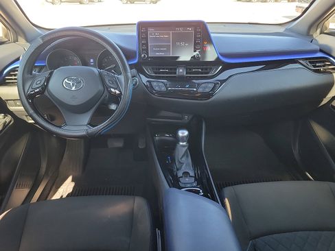 Used 2021 Toyota C-HR XLE image 9