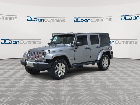 Used 2015 Jeep Wrangler Unlimited Sahara w/ Connectivity Group AWD/4WD image 4