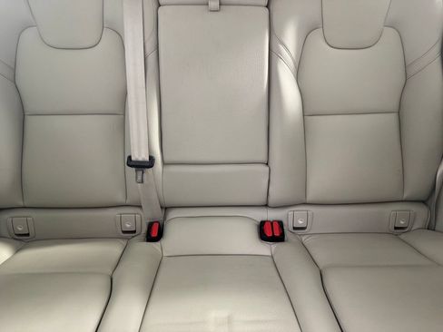 Used 2023 Volvo XC60 B5 Plus AWD/4WD image 15