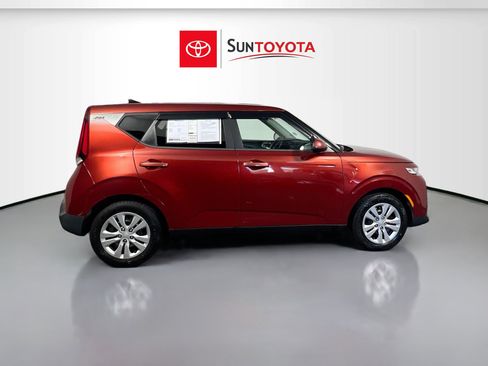 Used 2021 Kia Soul LX FWD image 2