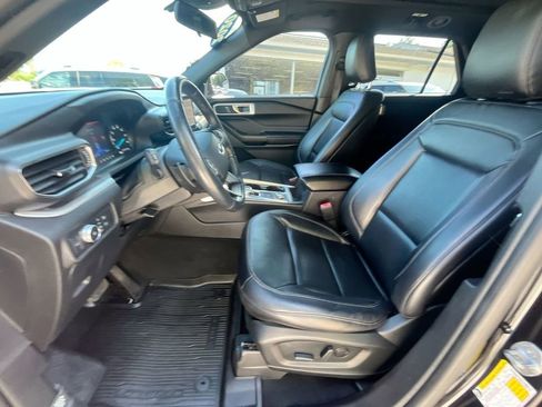 Used 2020 Ford Explorer XLT w/ Equipment Group 202A AWD/4WD image 11