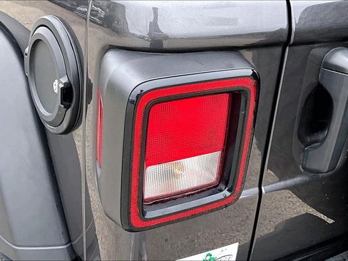Used 2022 Jeep Wrangler Sport AWD/4WD image 28