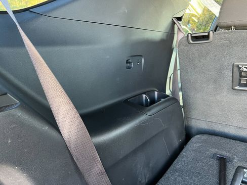 Used 2025 Chevrolet Traverse LT image 7