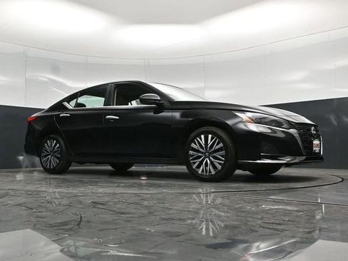 Used 2024 Nissan Altima 2.5 SV AWD/4WD image 48