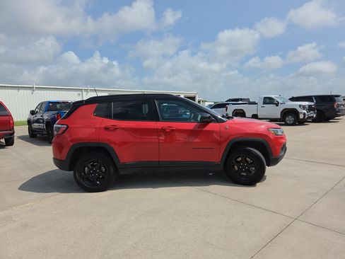 Used 2024 Jeep Compass Trailhawk AWD/4WD image 4