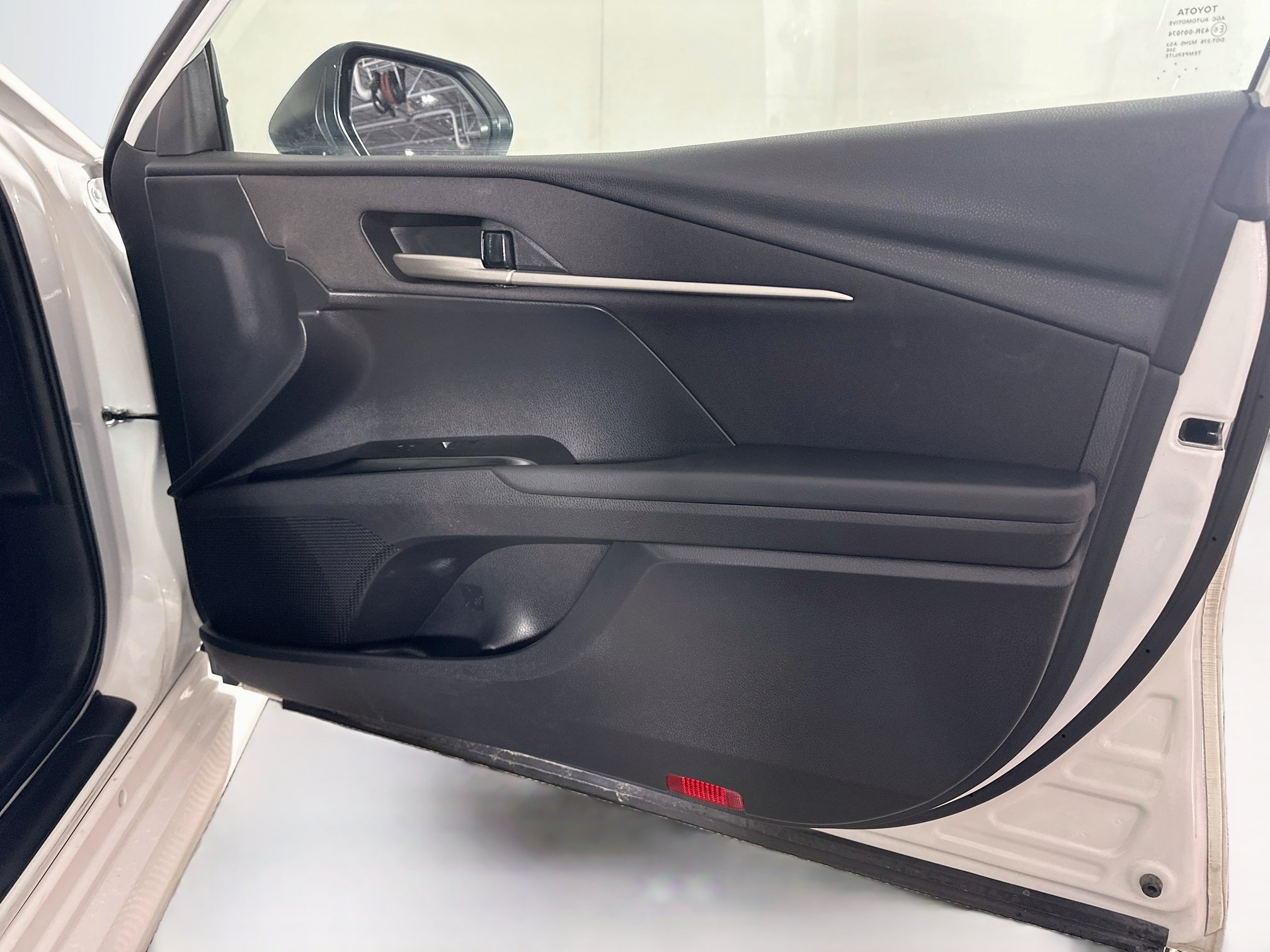 Used 2025 Toyota Camry LE FWD image 32