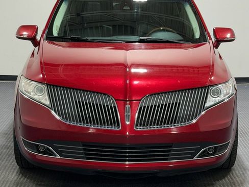 Used 2013 Lincoln MKT AWD image 3