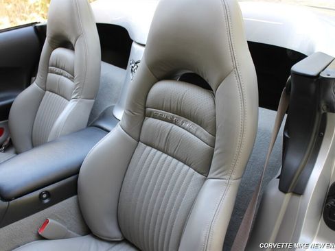 Used 2002 Chevrolet Corvette Convertible w/ Preferred Equipment Group2 image 34