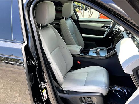 Certified 2025 Land Rover Range Rover Velar Dynamic SE AWD/4WD image 7