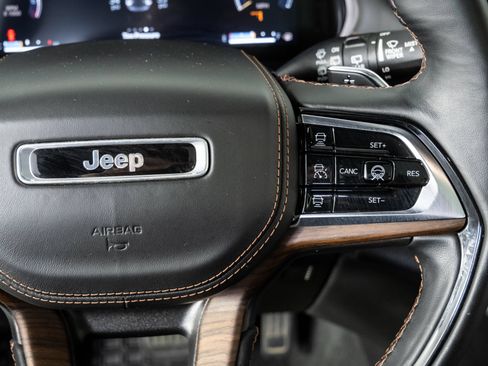 Used 2023 Jeep Grand Cherokee Summit w/ Luxury Tech Group V AWD/4WD image 11