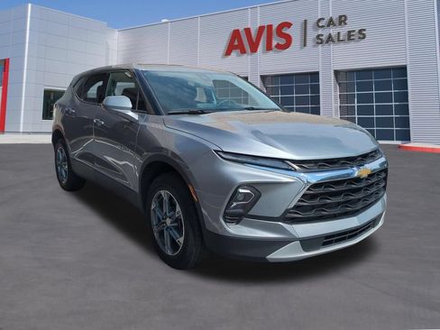 Used 2025 Chevrolet Blazer LT FWD image 3