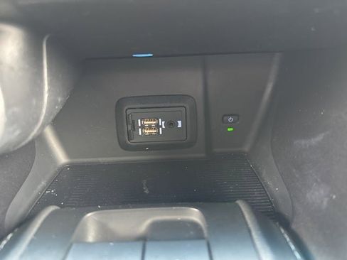 Used 2021 Toyota Venza LE image 31