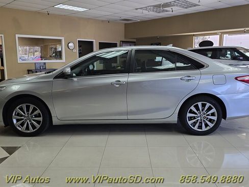 Used 2017 Toyota Camry XLE w/ Advanced Technology Package FWD image 6