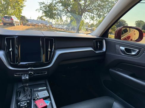 Used 2019 Volvo XC60 T6 Momentum w/ Protection Package Premier image 17