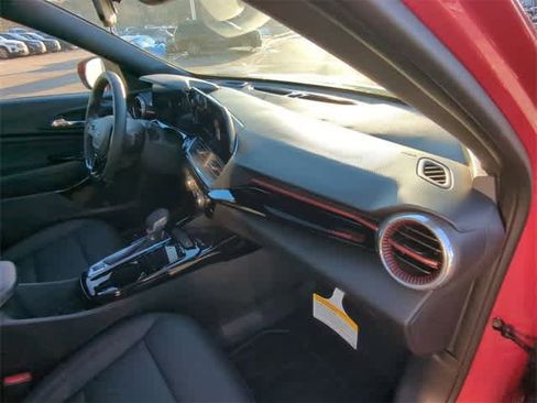 New 2026 Chevrolet Trax RS w/ Sunroof Package image 28