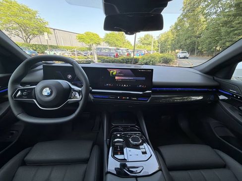 Used 2024 BMW 530i xDrive w/ Premium Package AWD/4WD image 18