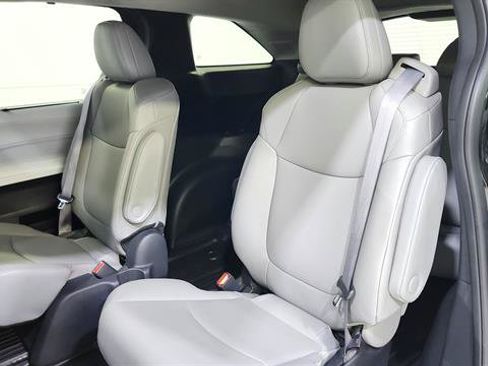 Used 2025 Toyota Sienna XLE w/ XLE Plus Package AWD/4WD image 22