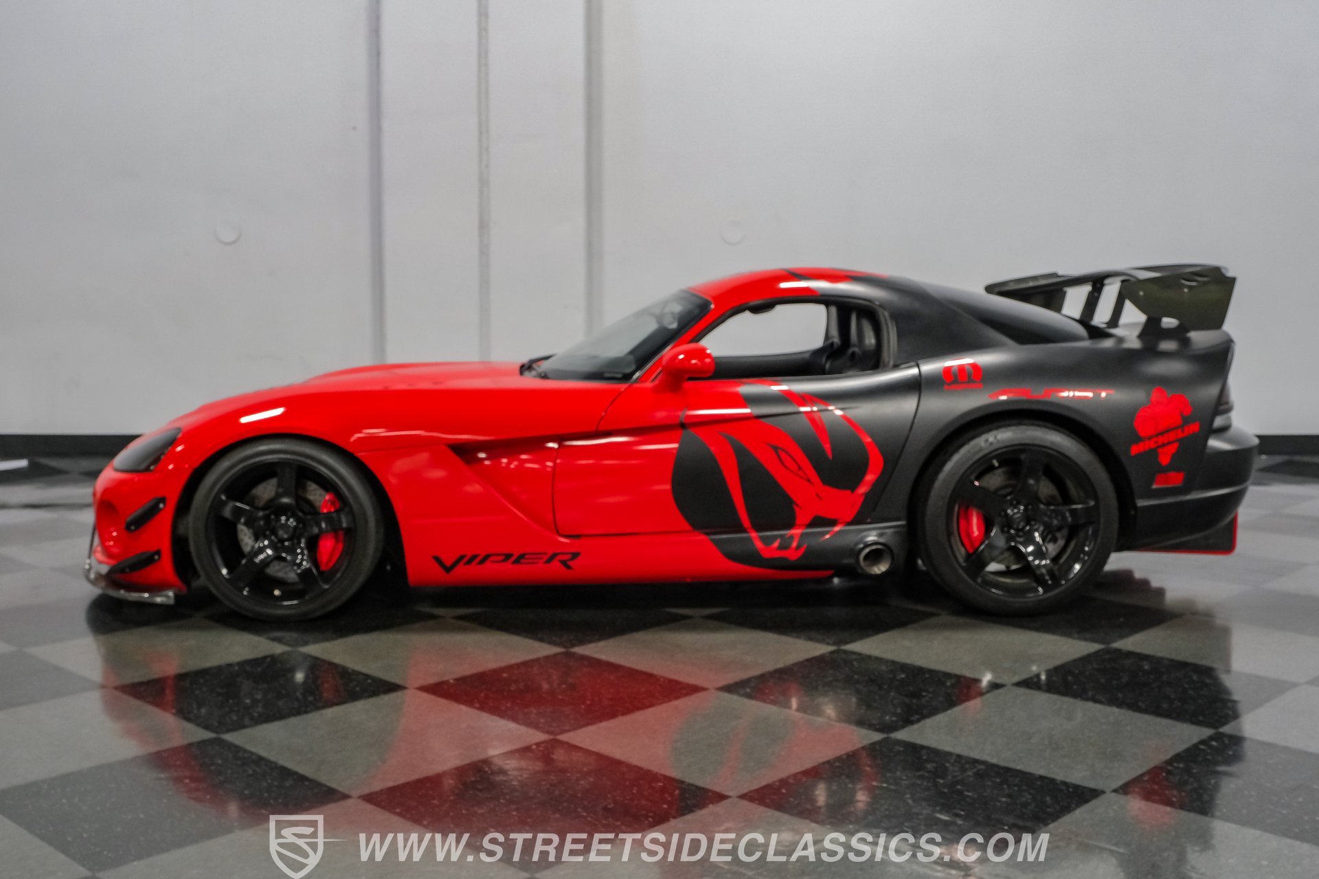 Used 2006 Dodge Viper SRT-10 RWD image 2