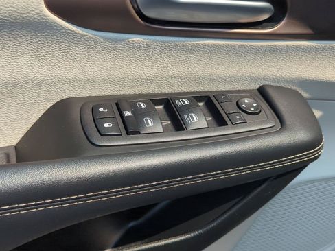 Used 2023 Chrysler Voyager LX FWD image 12