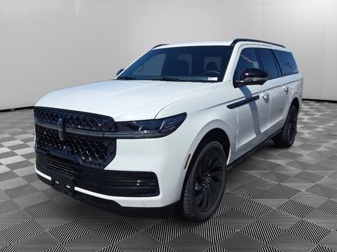 New 2026 Lincoln Navigator L Reserve AWD/4WD image 3