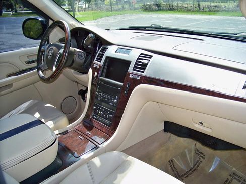 Used 2008 Cadillac Escalade AWD image 37