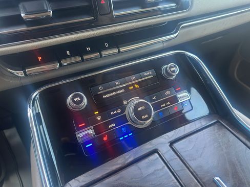 Used 2022 Lincoln Navigator L Reserve image 18