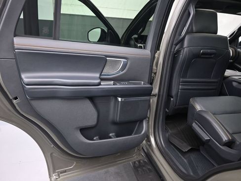 Used 2025 Ford Expedition Tremor AWD/4WD image 12