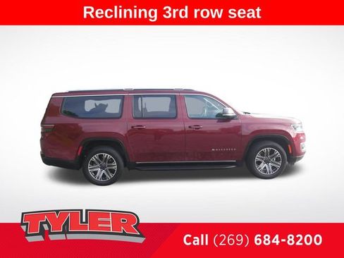 Used 2024 Jeep Wagoneer L Series II w/ Flexible Seating Group AWD/4WD image 9