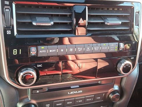 Used 2023 Lexus GX 460 Premium w/ Premium Package image 18