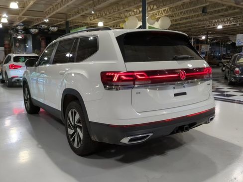 Used 2025 Volkswagen Atlas SE AWD/4WD image 10