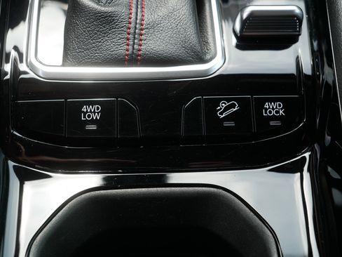 Used 2025 Jeep Compass Trailhawk AWD/4WD image 31