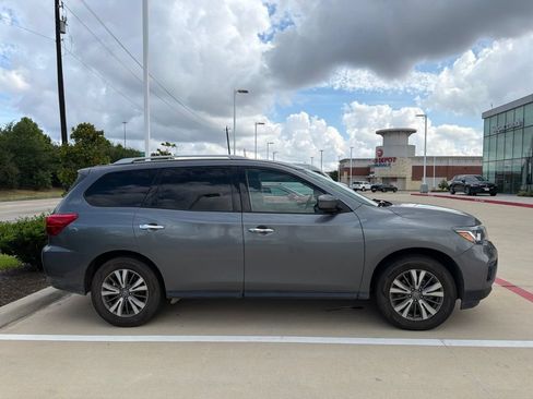 Used 2020 Nissan Pathfinder S FWD image 10