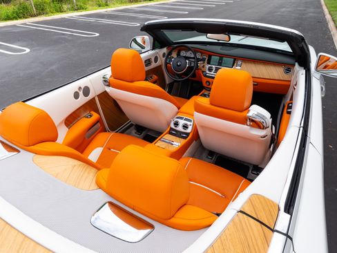 Used 2017 Rolls-Royce Dawn RWD image 98
