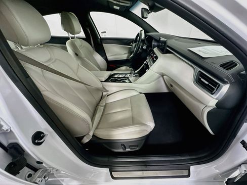 Used 2025 Genesis G70 2.5T RWD image 30