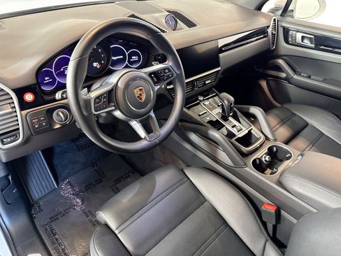Certified 2022 Porsche Cayenne image 4