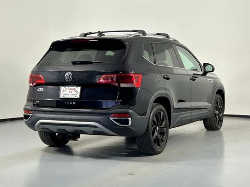 Used 2022 Volkswagen Taos SE w/ Panoramic Sunroof Package FWD image 7