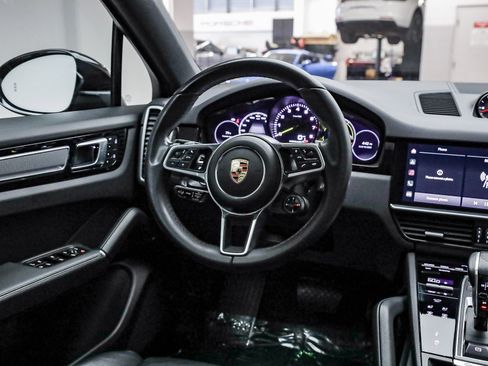 Used 2023 Porsche Cayenne Platinum Edition image 19
