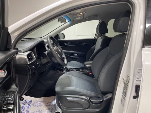 Used 2020 Kia Sorento LX image 18