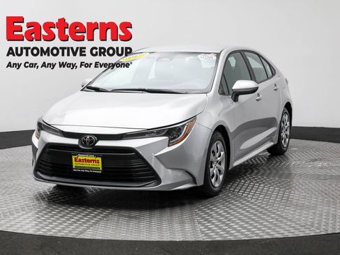 Used 2023 Toyota Corolla LE image 1