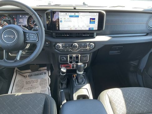 Used 2025 Jeep Gladiator Mojave w/ Convenience Group image 12