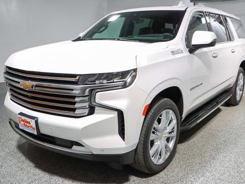 Used 2023 Chevrolet Suburban High Country image 38