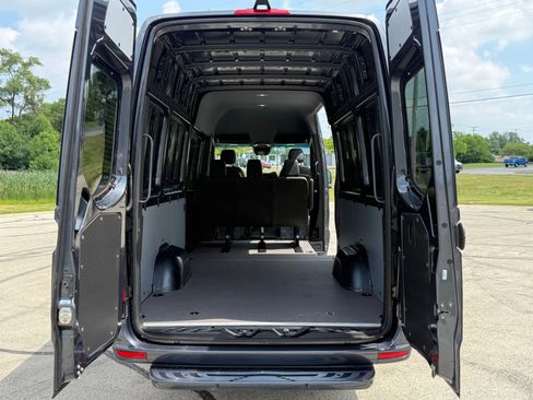 Used 2024 Mercedes-Benz Sprinter 2500 image 9