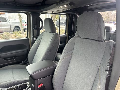 New 2026 Jeep Gladiator Sport AWD/4WD image 11