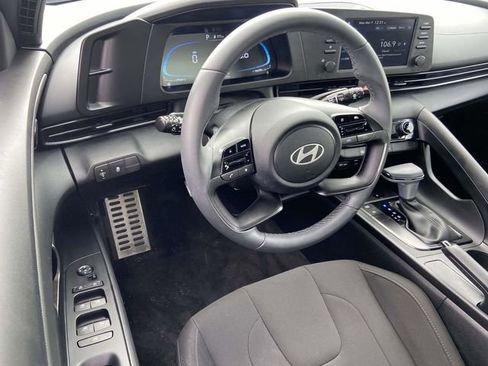 Certified 2025 Hyundai Elantra Sport image 12
