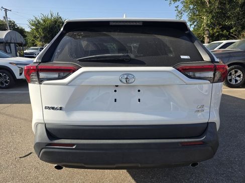 Used 2024 Toyota RAV4 LE AWD/4WD image 7