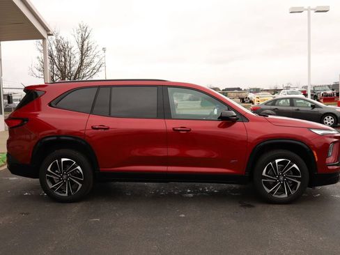 Used 2025 Buick Enclave Sport Touring w/ Super Cruise Package AWD/4WD image 4