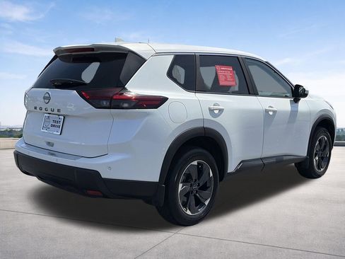 Certified 2026 Nissan Rogue SV FWD image 5
