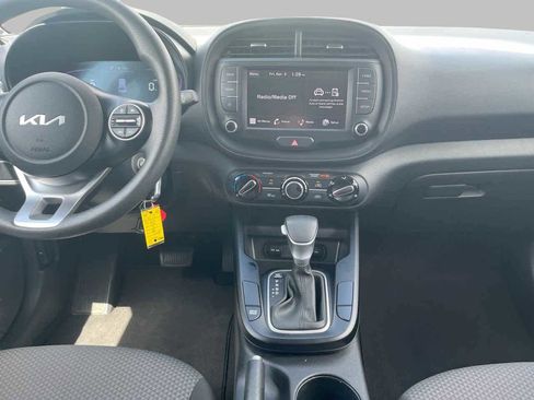 Used 2024 Kia Soul LX w/ LX Technology Package FWD image 11